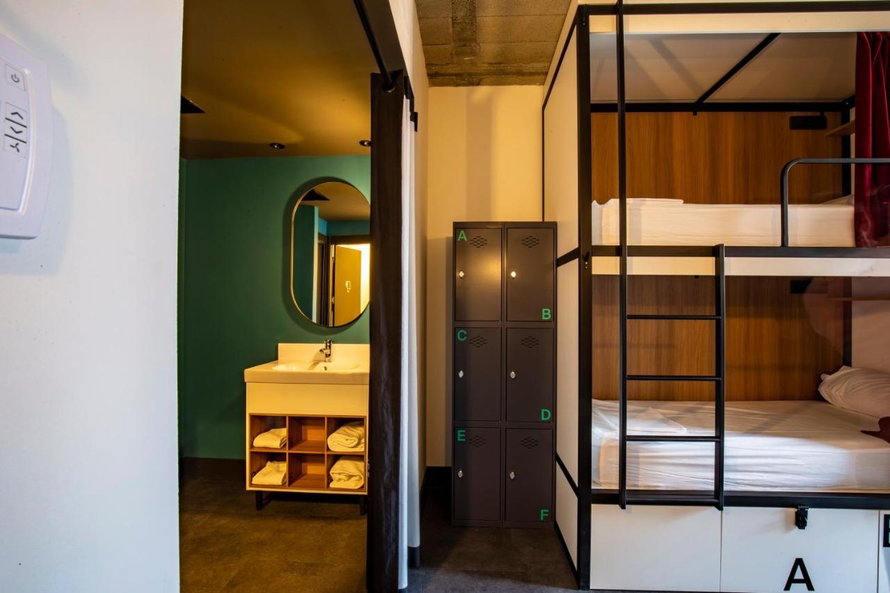 Cama em Dormitório Misto com 6 Camas